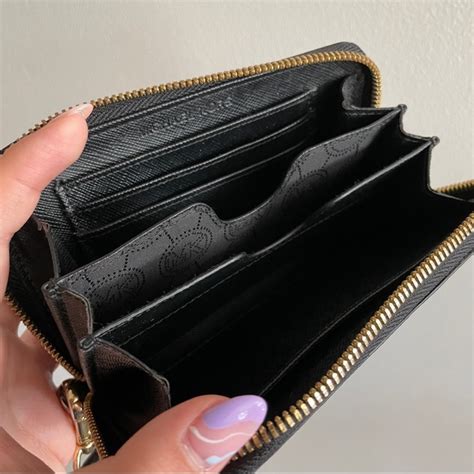 Michael Kors Black Saffiano Essential Zip Wallet 